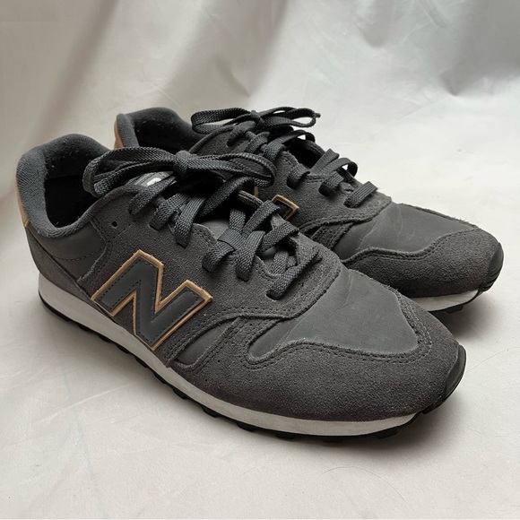 SOLD New Balance - size 10 - Grey Suede & Raw nubuck - 9/10 - Picture 2 of 8